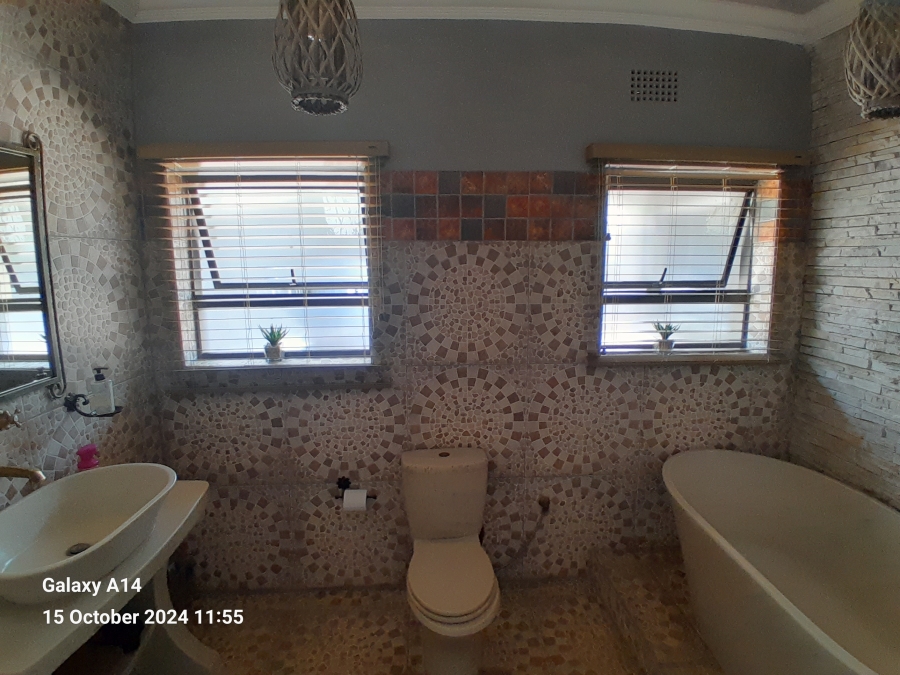 6 Bedroom Property for Sale in Protea Park North West